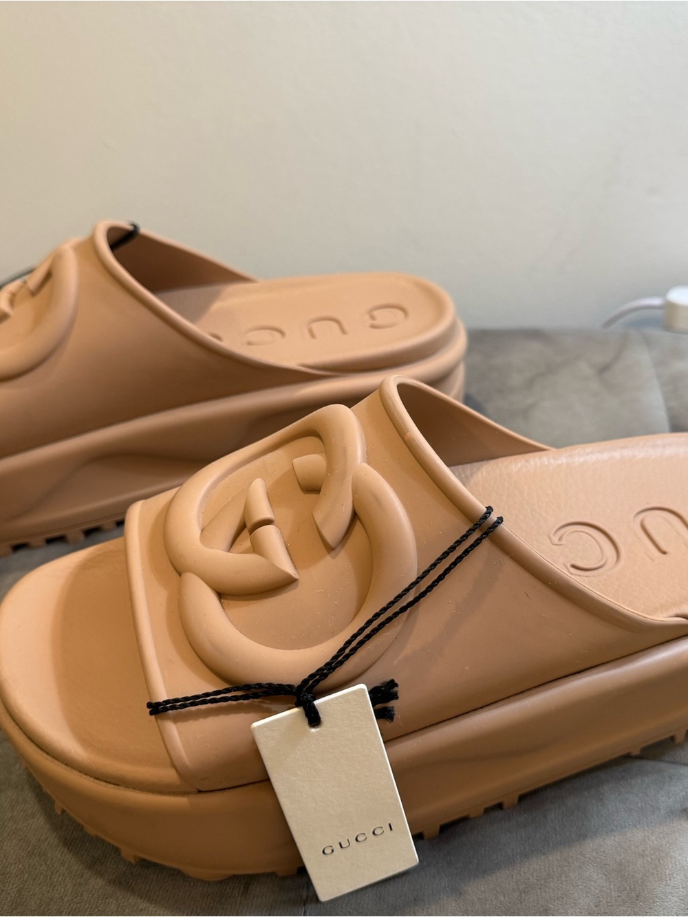 Gucci Vintage Camel GG Logo Rubber Slide Sandals - Picture 4 of 16